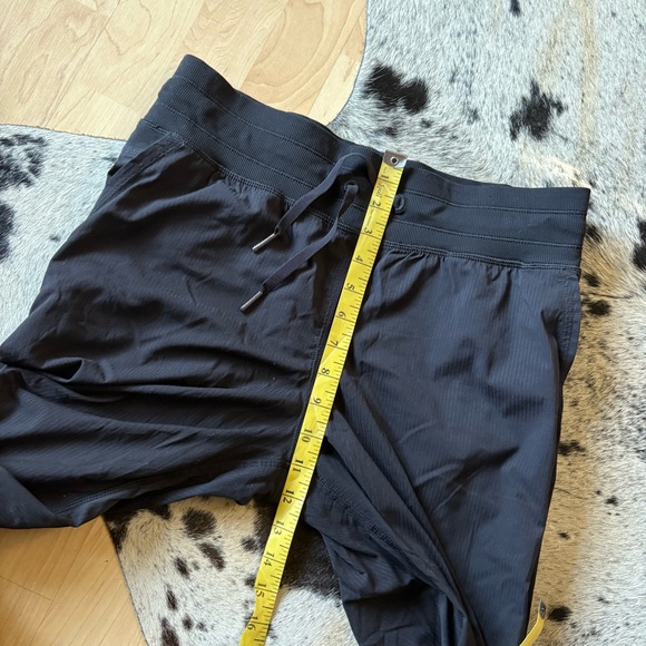 LULULEMON Dance Studio Crop Unlined Black Pants‎ Women's Size 8 - Picture 6 of 7